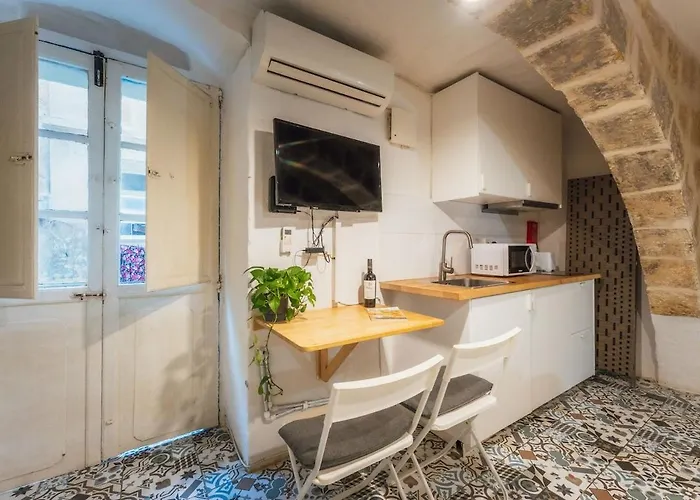 Cosy 1-bedroom In Historical By Sf Homes דירה *