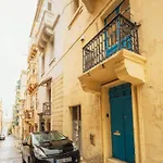 Cosy 1-bedroom In Historical By Sf Homes דירה *